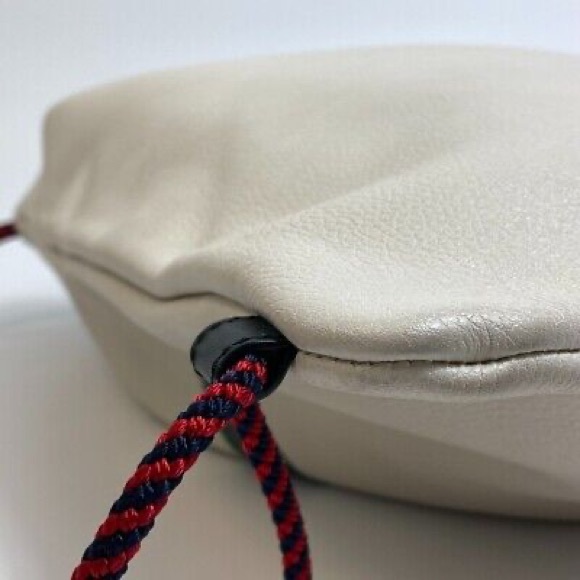 GUCCI Sherry line GUCCI logo print drawstring  Tote Bag. 100 % leather - Picture 10 of 11